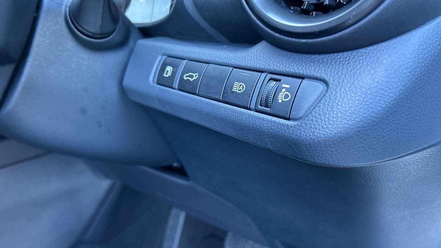 Used Toyota C-HR 2024 for sale - 76122707: Photo 39