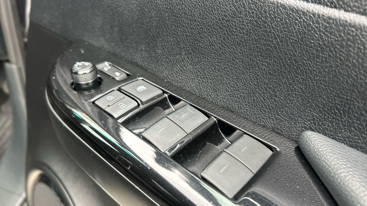 Used Toyota Hilux 2025 for sale - 76549388: Photo 34