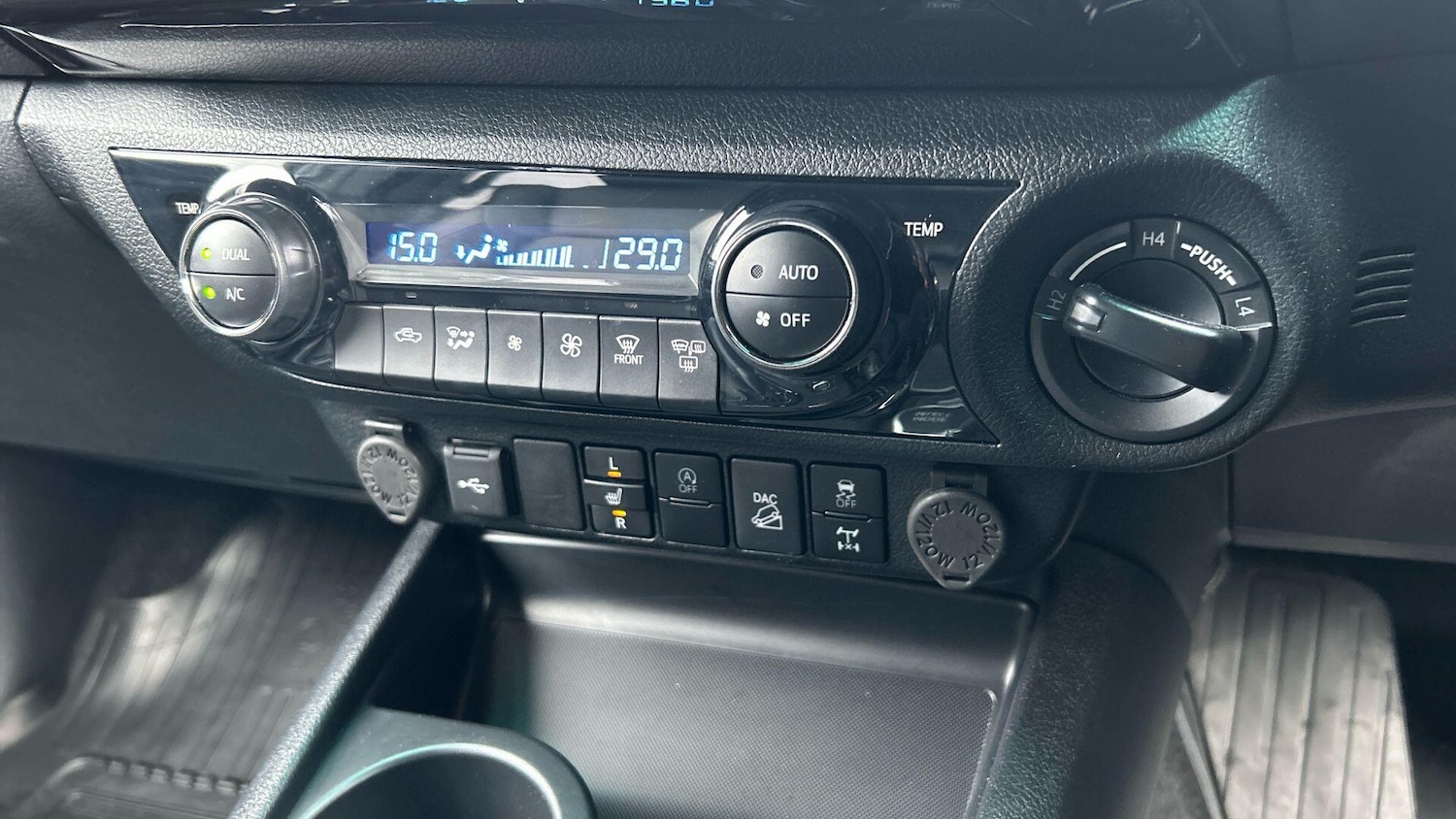 Used Toyota Hilux 2025 for sale - 76700967: Photo 27