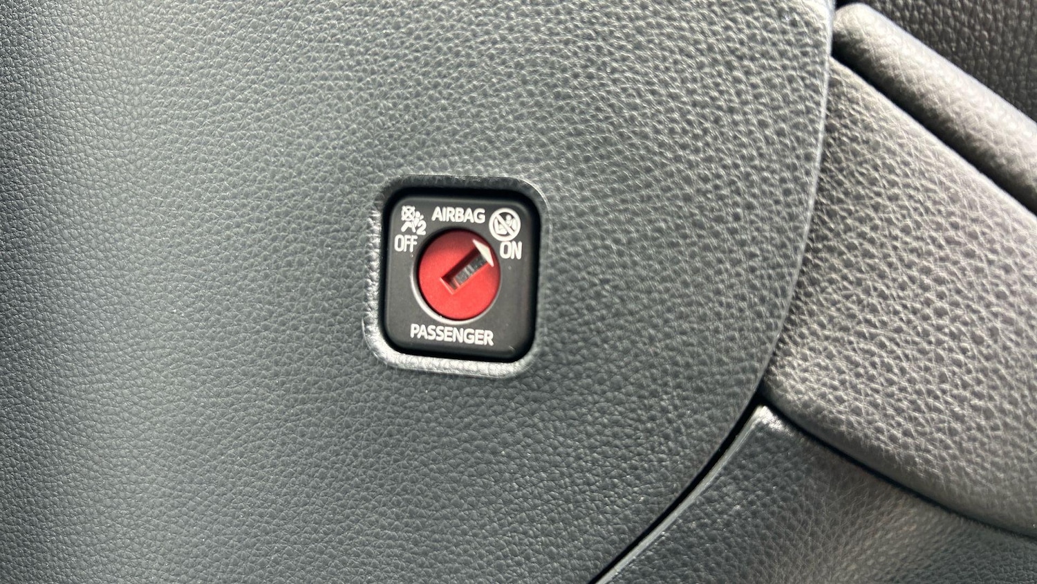 Used Toyota C-HR 2024 for sale - 76926411: Photo 43