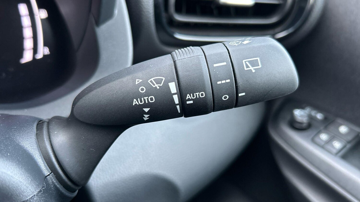 Used Toyota Yaris Cross 2025 for sale - 77537856: Photo 35