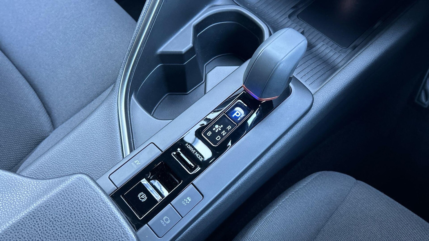 Used Toyota C-HR 2024 for sale - 77768003: Photo 32