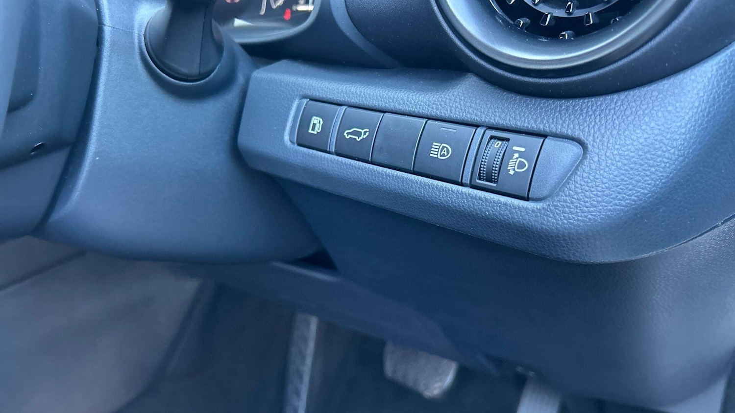 Used Toyota C-HR 2024 for sale - 77768003: Photo 43