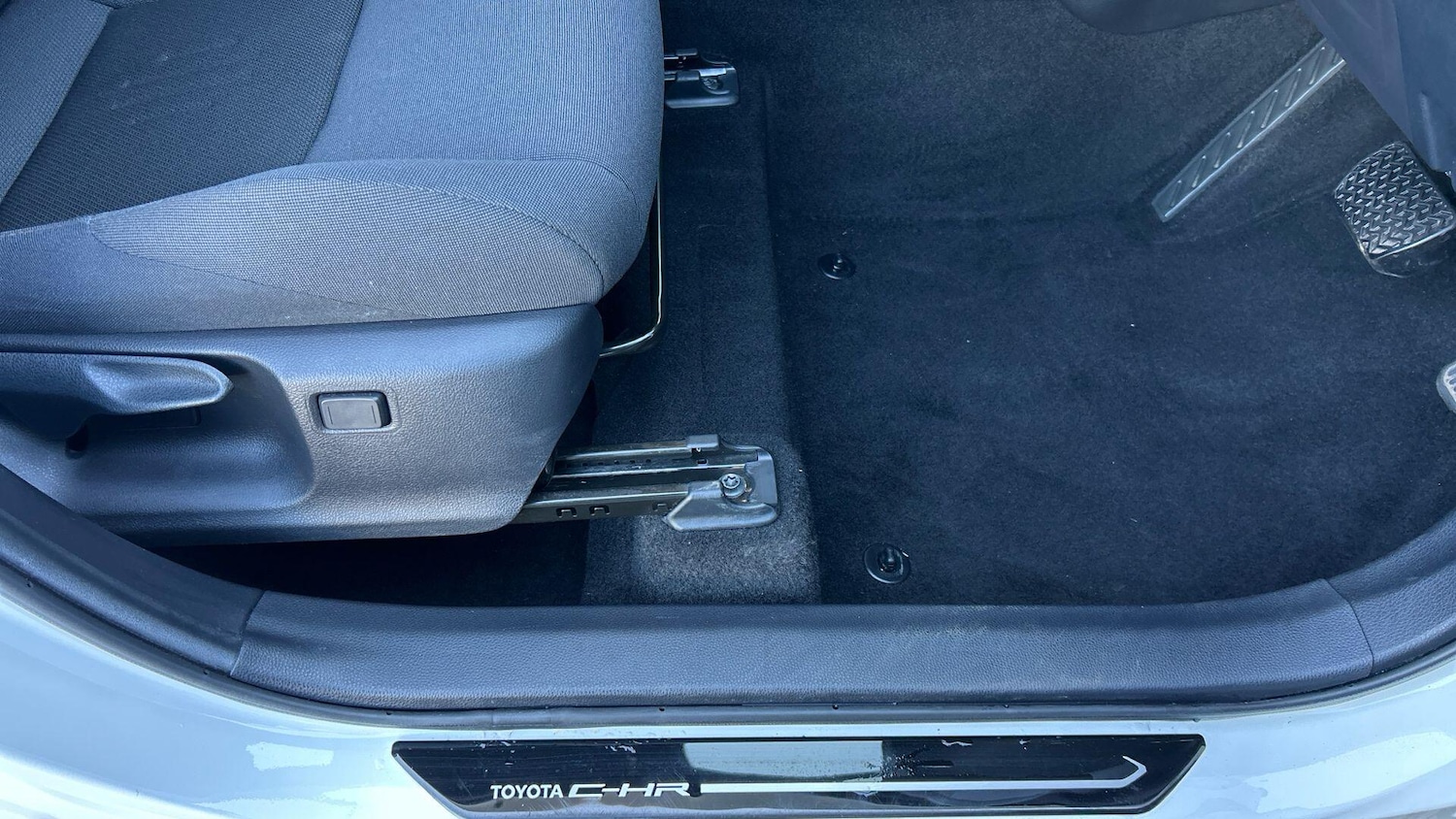 Used Toyota C-HR 2024 for sale - 77768003: Photo 44