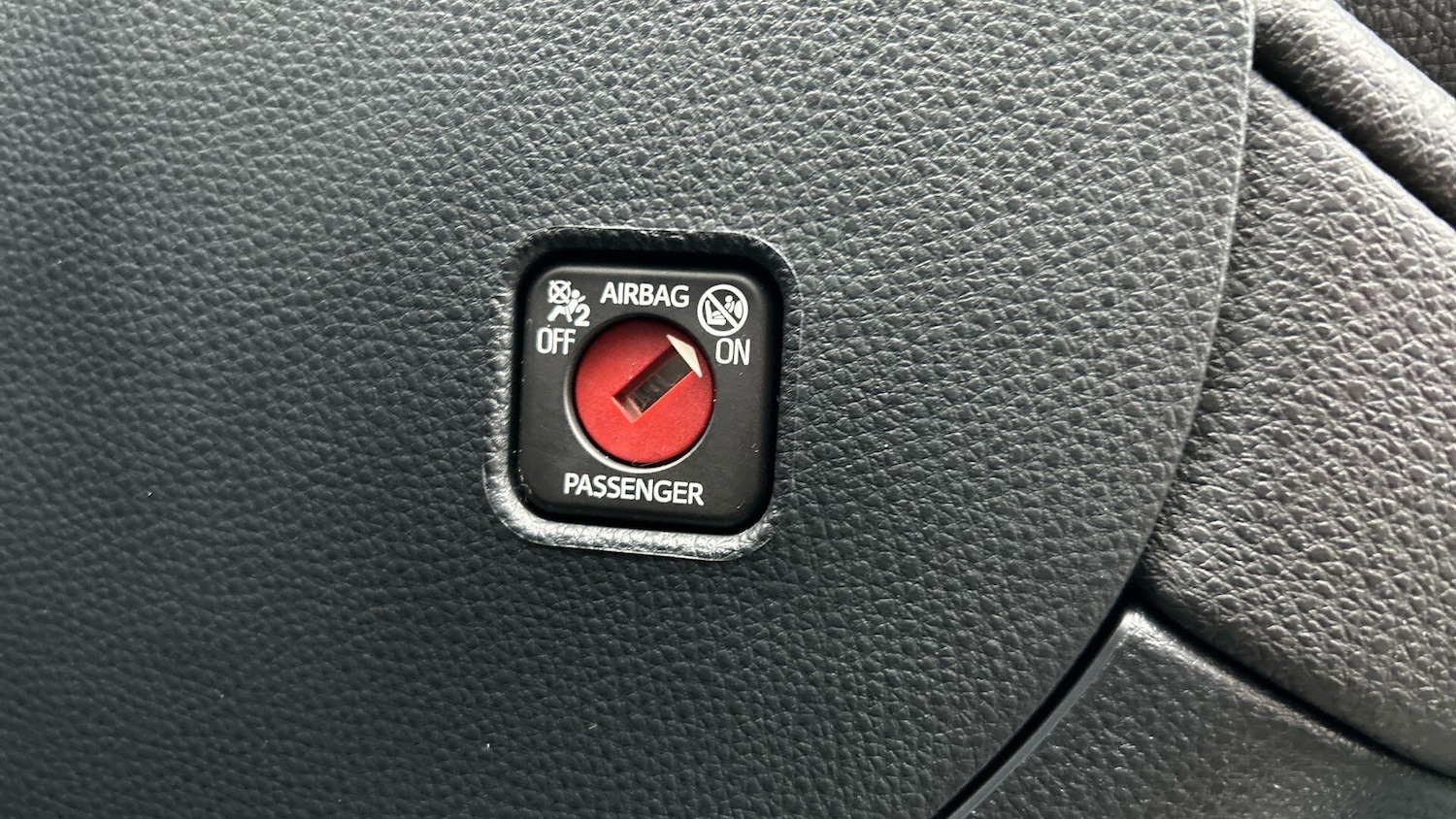 Used Toyota C-HR 2024 for sale - 77439798: Photo 48