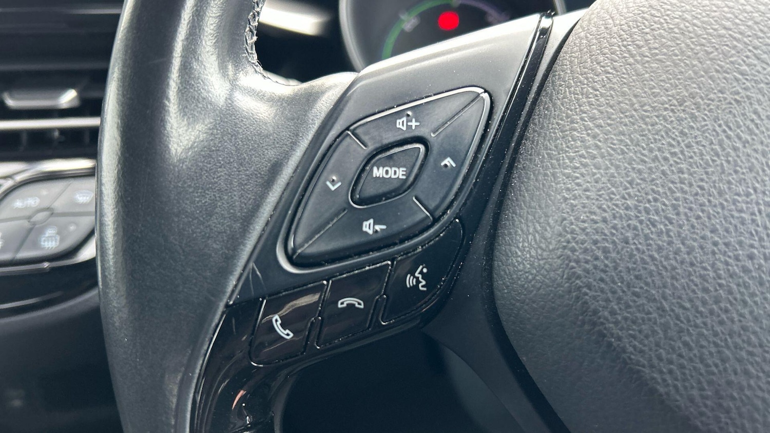 Used Toyota C-HR 2019 for sale - 77710368: Photo 34