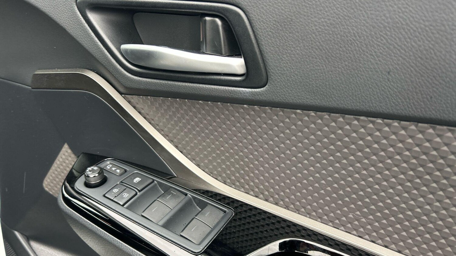 Used Toyota C-HR for sale - 77909726: Photo 39