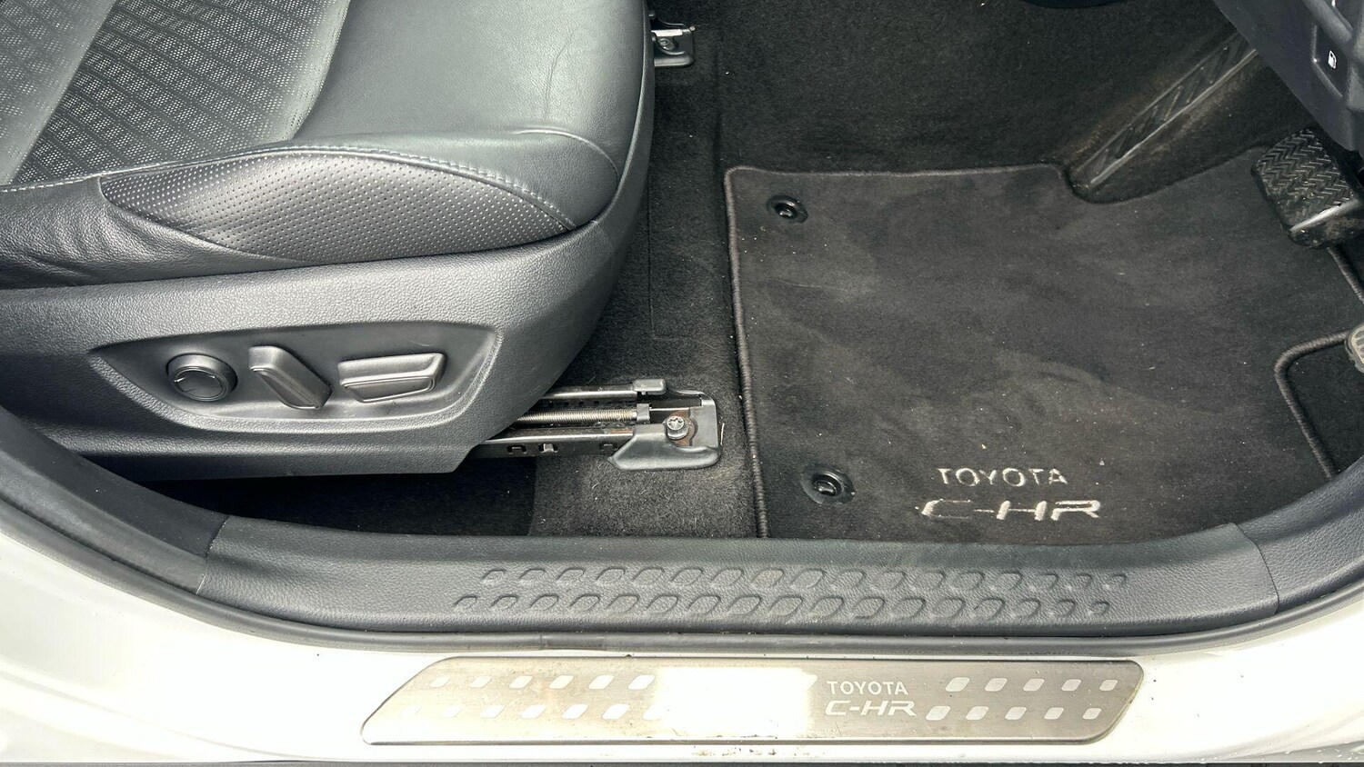 Used Toyota C-HR for sale - 77909726: Photo 41