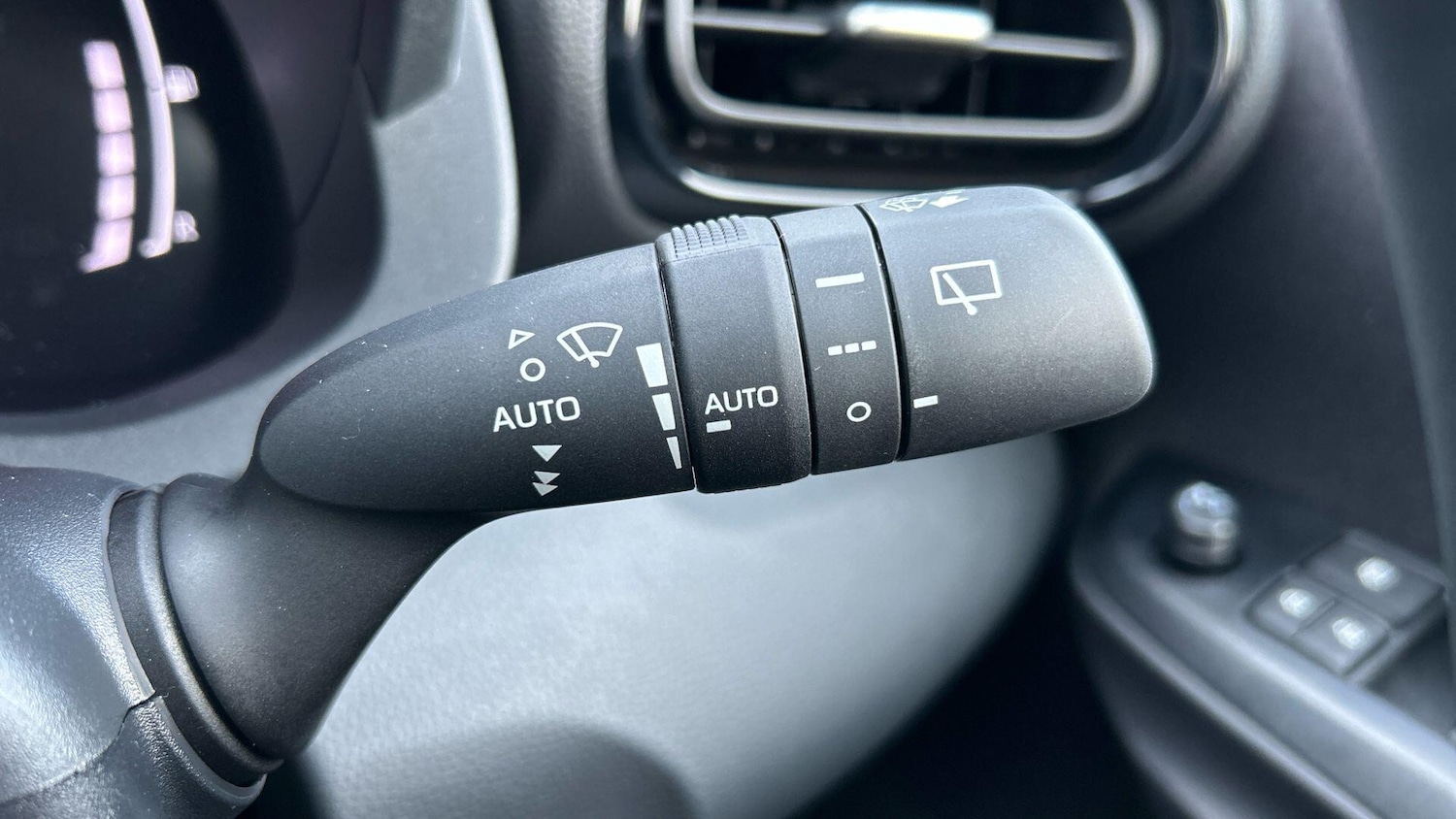 Used Toyota Yaris Cross 2025 for sale - 77255224: Photo 32