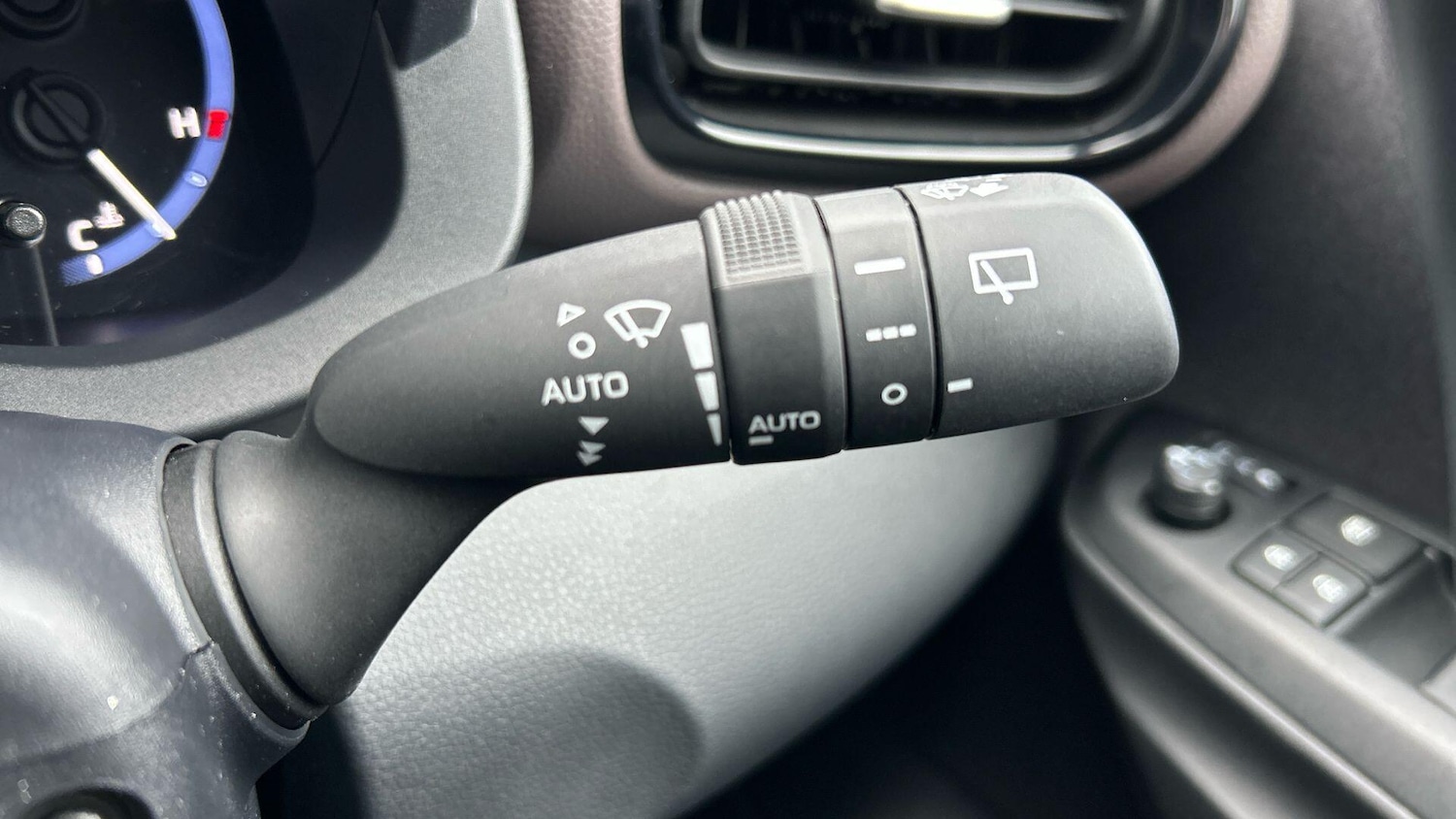 Used Toyota Yaris Cross 2023 for sale - 76825073: Photo 40