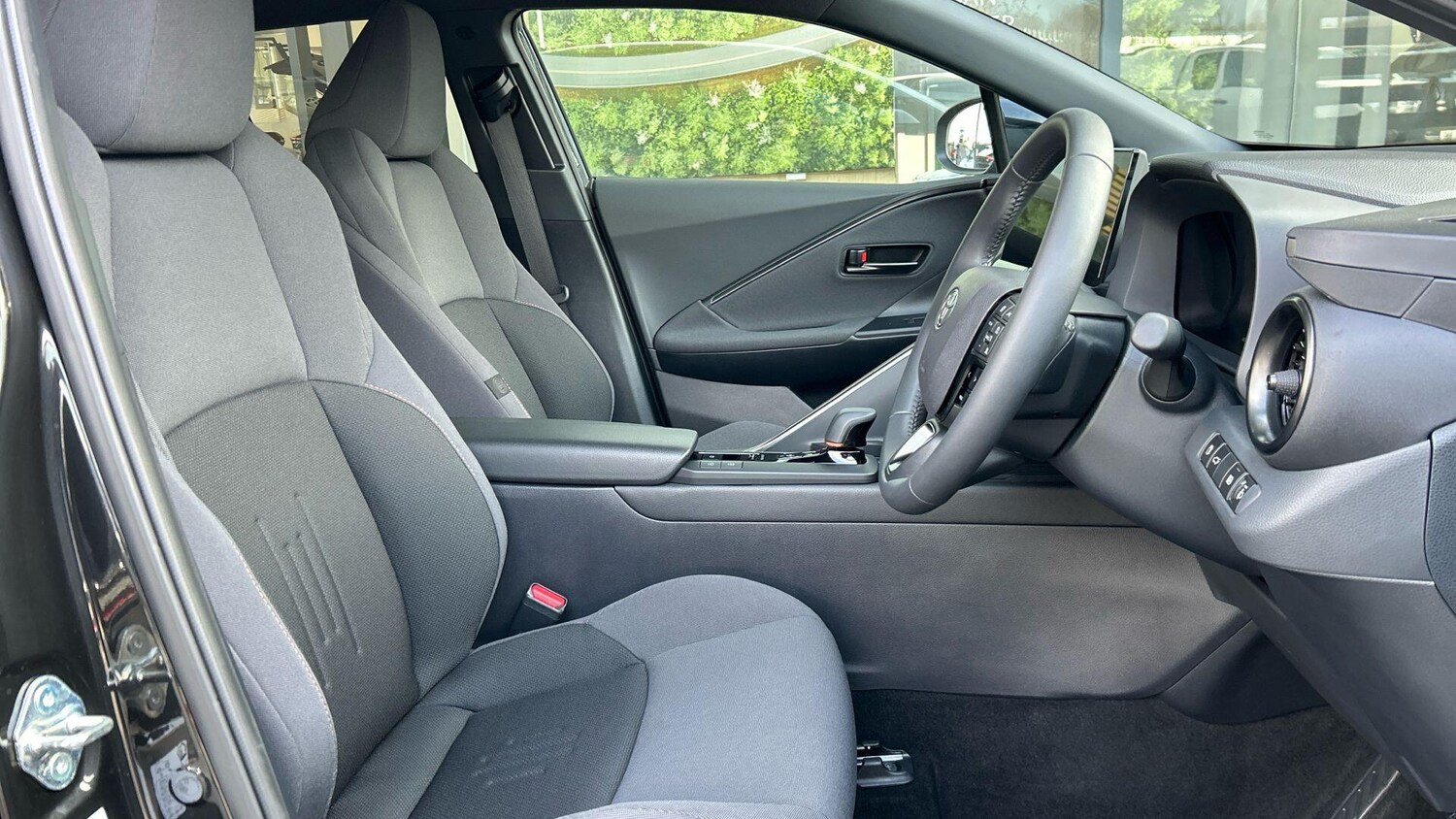 Used Toyota C-HR for sale - 77670679: Photo 15