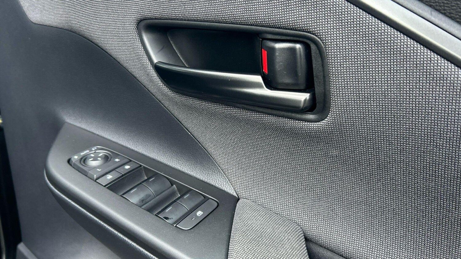 Used Toyota C-HR for sale - 77670679: Photo 40