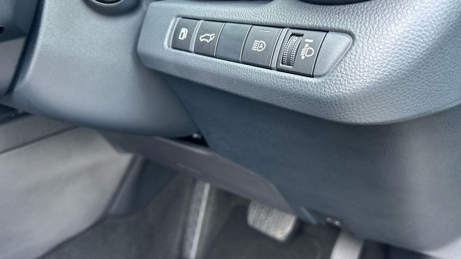 Used Toyota C-HR for sale - 77670679: Photo 41