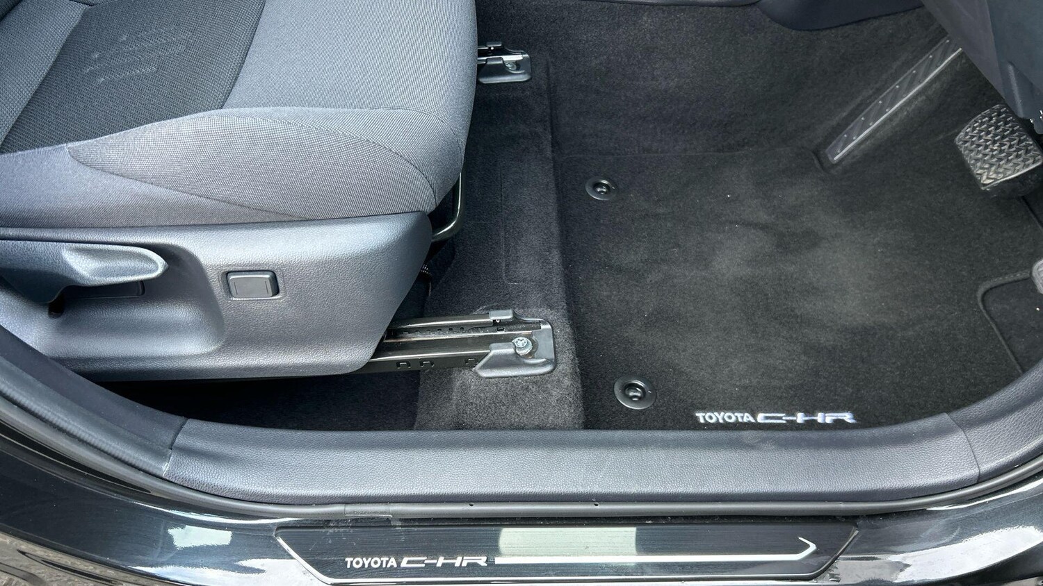 Used Toyota C-HR for sale - 77670679: Photo 42