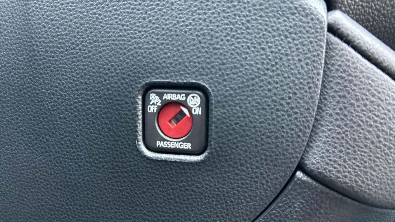 Used Toyota C-HR for sale - 77670679: Photo 44