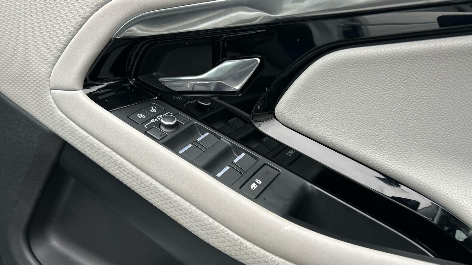 Used Land Rover Range Rover Evoque 2019 for sale - 77425000: Photo 40