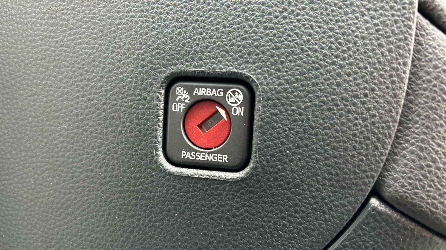 Used Toyota C-HR 2024 for sale - 77710384: Photo 44