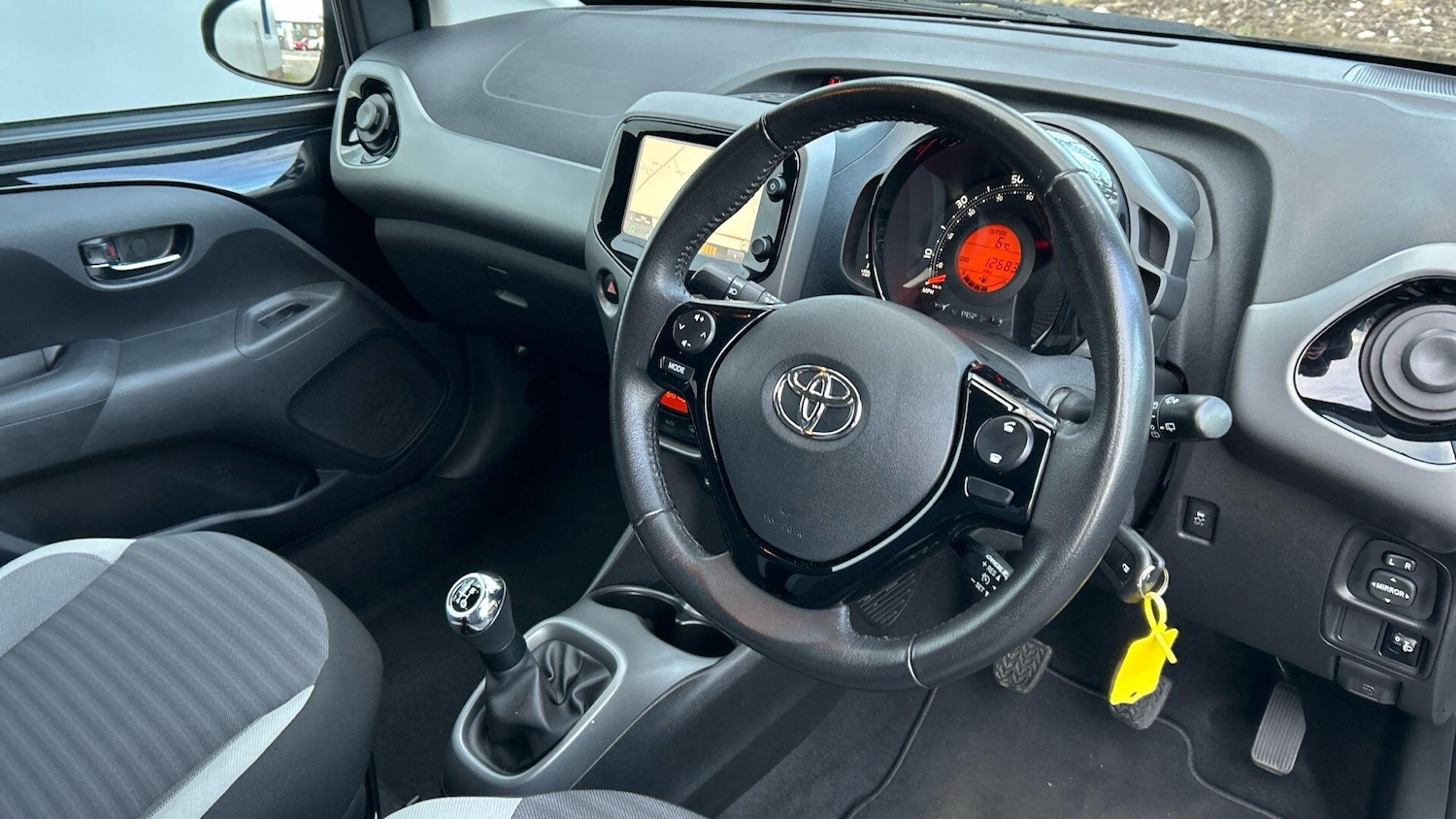 Used Toyota AYGO 2018 for sale - 77376429: Photo 10