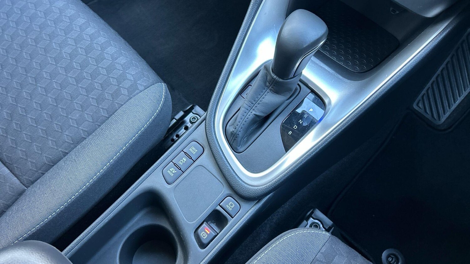 Used Toyota Yaris 2024 for sale - 77940506: Photo 30