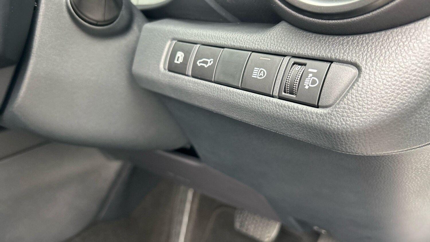 Used Toyota C-HR 2025 for sale - 78047904: Photo 40