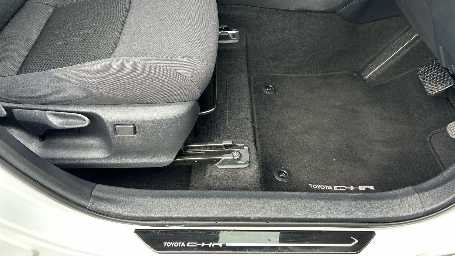 Used Toyota C-HR 2025 for sale - 78047904: Photo 41