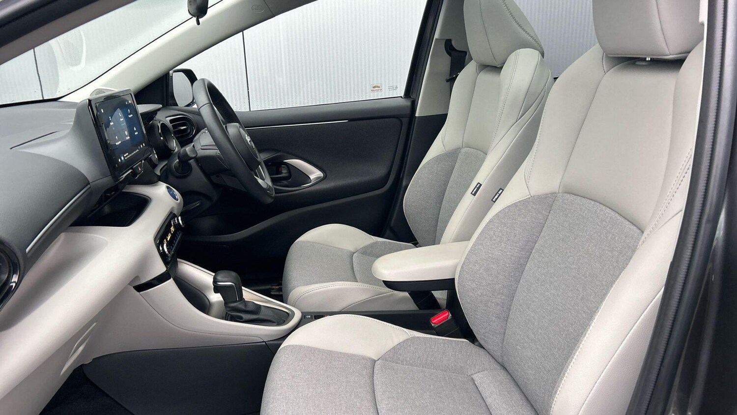 Used Toyota Yaris 2023 for sale - 77497025: Photo 14