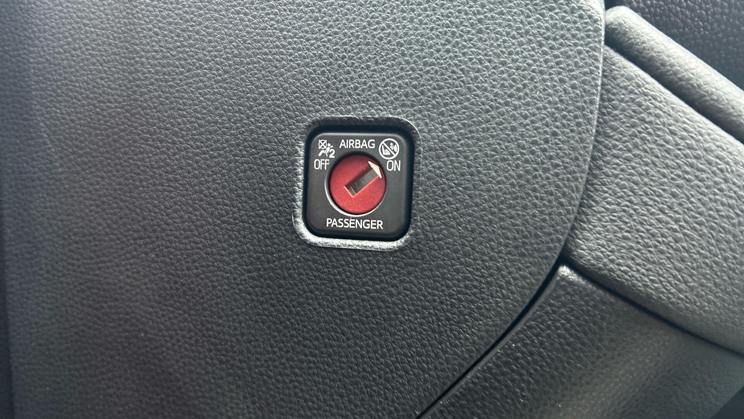 Used Toyota C-HR 2025 for sale - 76886318: Photo 48