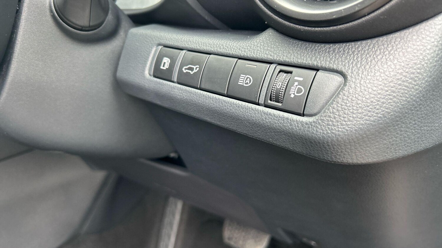 Used Toyota C-HR 2025 for sale - 77723630: Photo 42