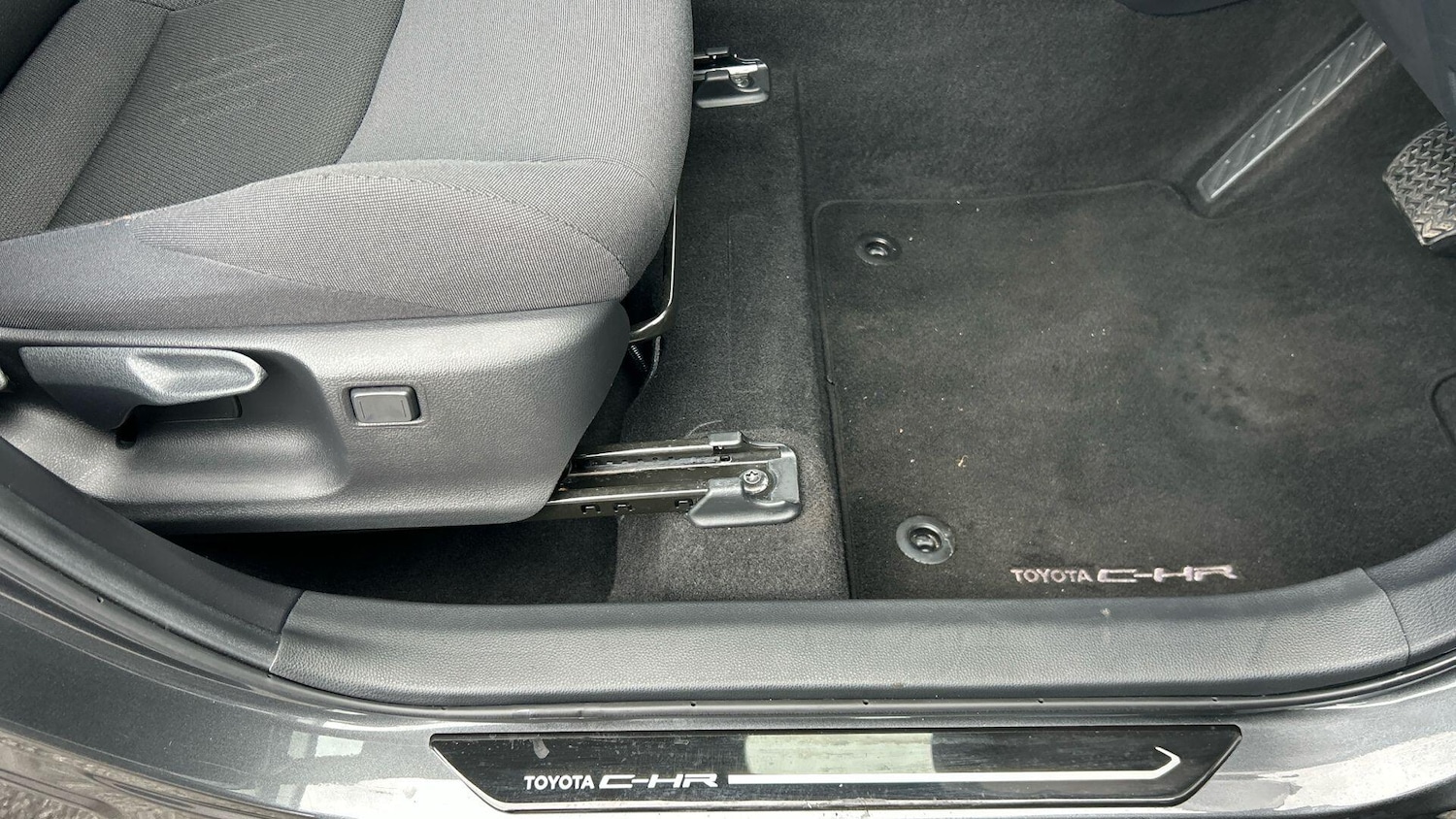 Used Toyota C-HR 2025 for sale - 77723630: Photo 43