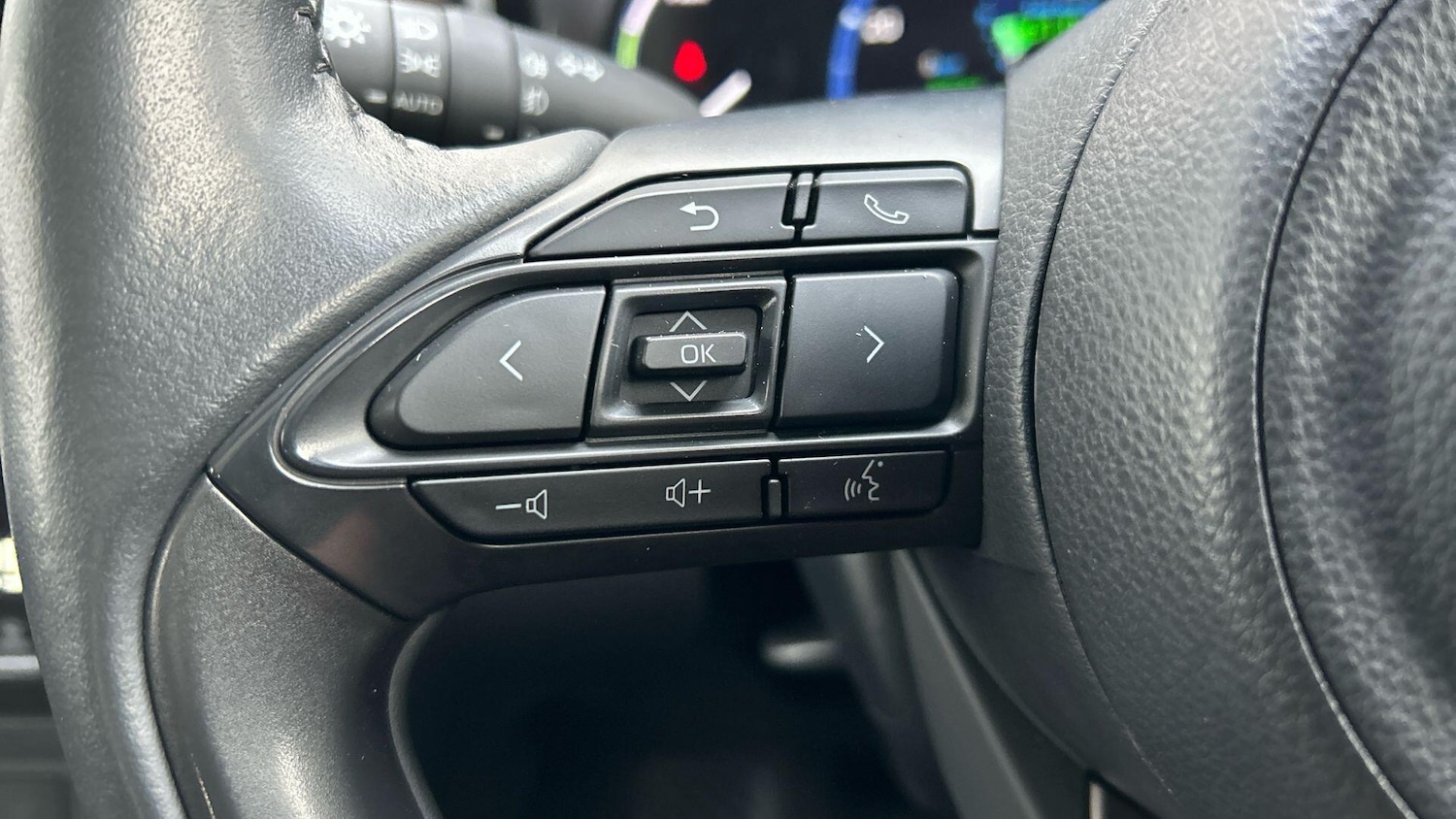 Used Toyota Yaris Cross 2023 for sale - 77456042: Photo 38