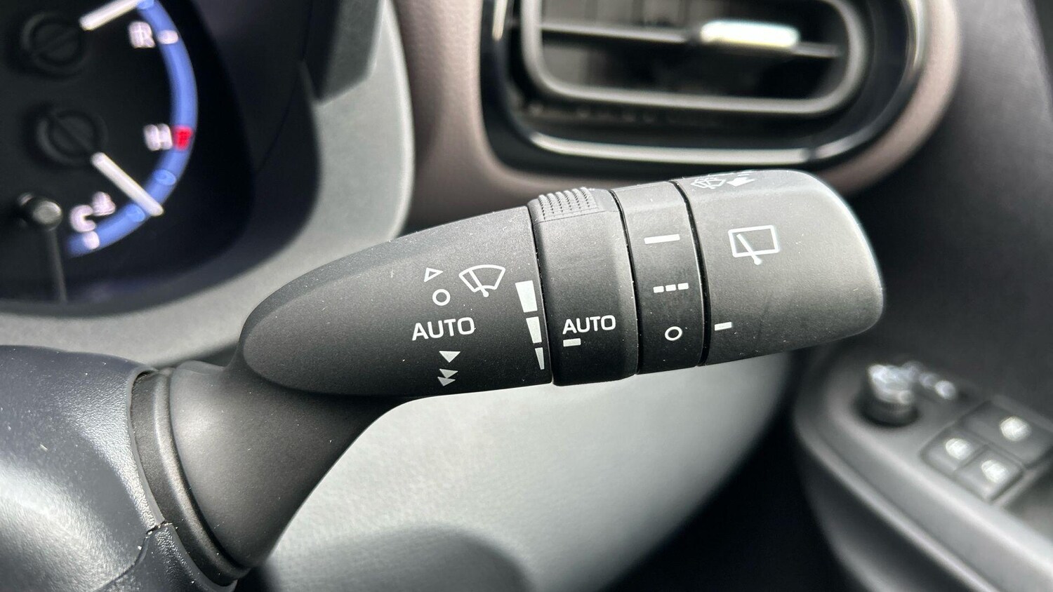 Used Toyota Yaris Cross 2023 for sale - 77456042: Photo 40