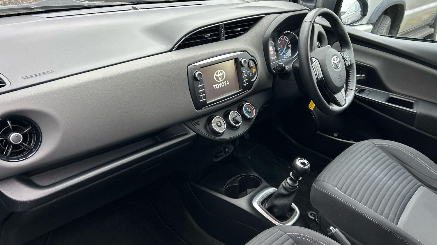 Used Toyota Yaris 2019 for sale - 77425753: Photo 38