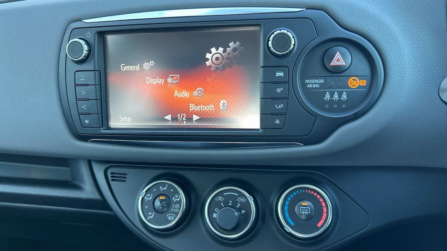 Used Toyota Yaris 2015 for sale - 76607383: Photo 30