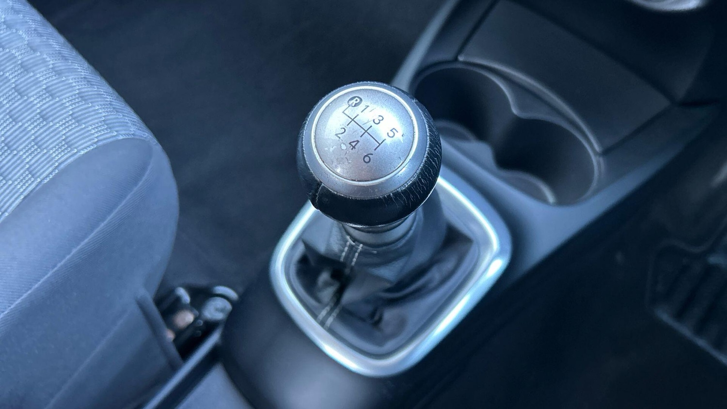 Used Toyota Yaris 2015 for sale - 76607383: Photo 33