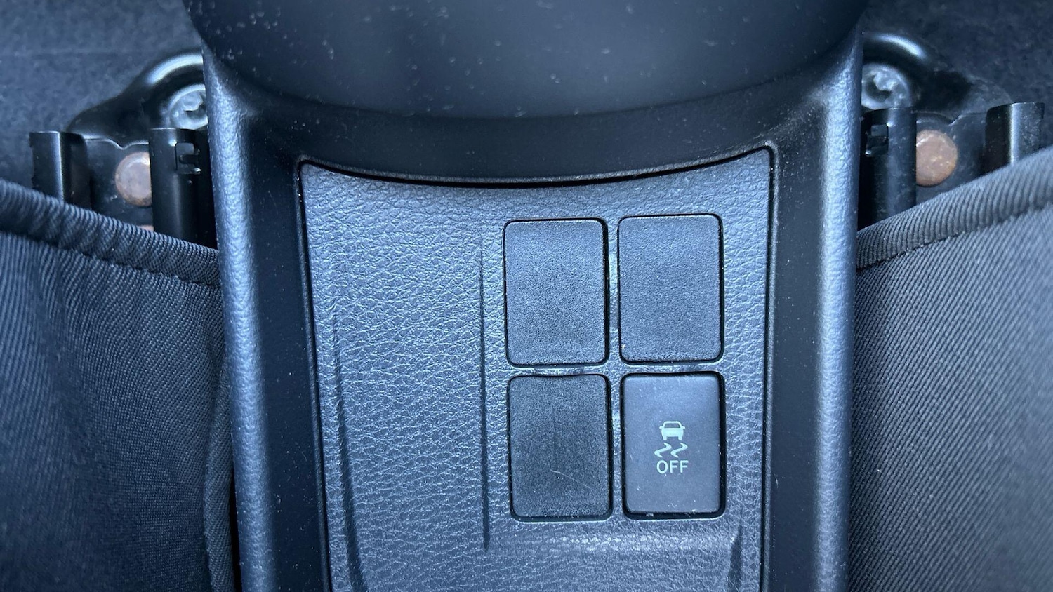 Used Toyota Yaris 2015 for sale - 76607383: Photo 34