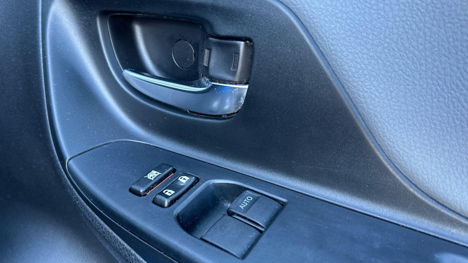 Used Toyota Yaris 2015 for sale - 76607383: Photo 35