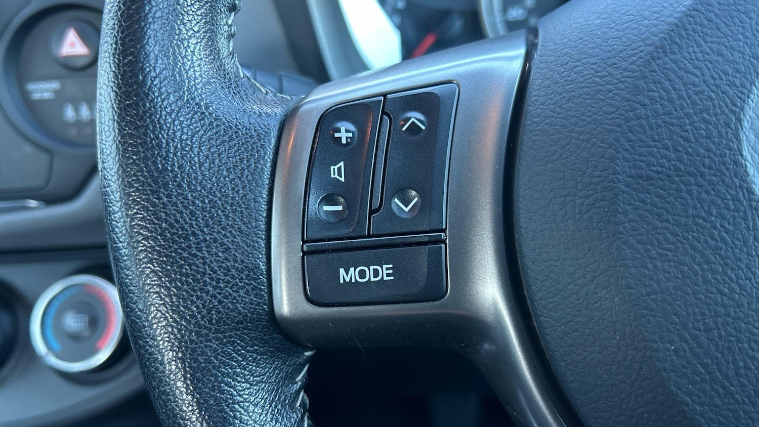 Used Toyota Yaris 2015 for sale - 76607383: Photo 37