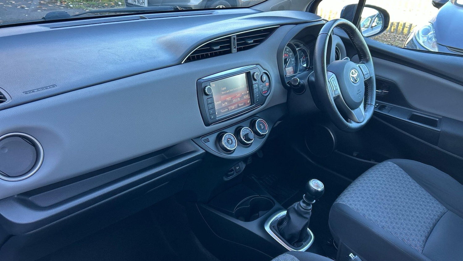 Used Toyota Yaris 2015 for sale - 76607383: Photo 39