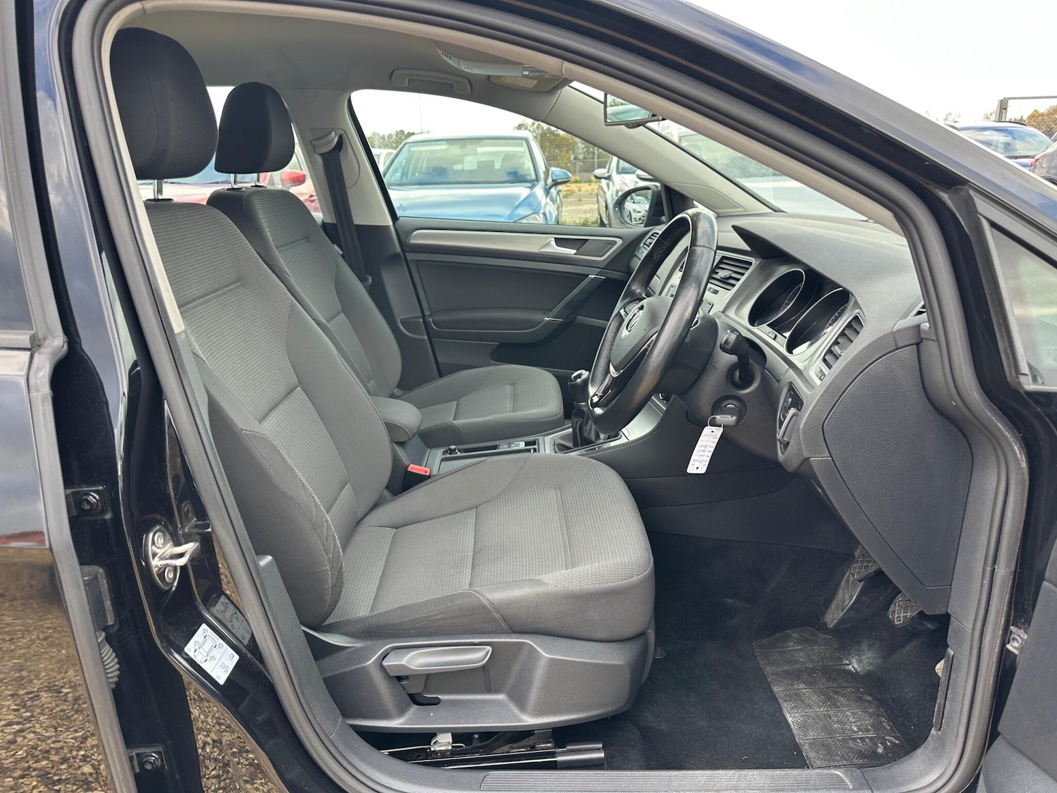 Used Volkswagen Golf 2014 for sale - 76398890: Photo 40