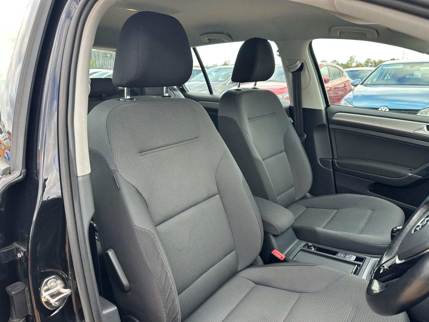 Used Volkswagen Golf 2014 for sale - 76398890: Photo 41