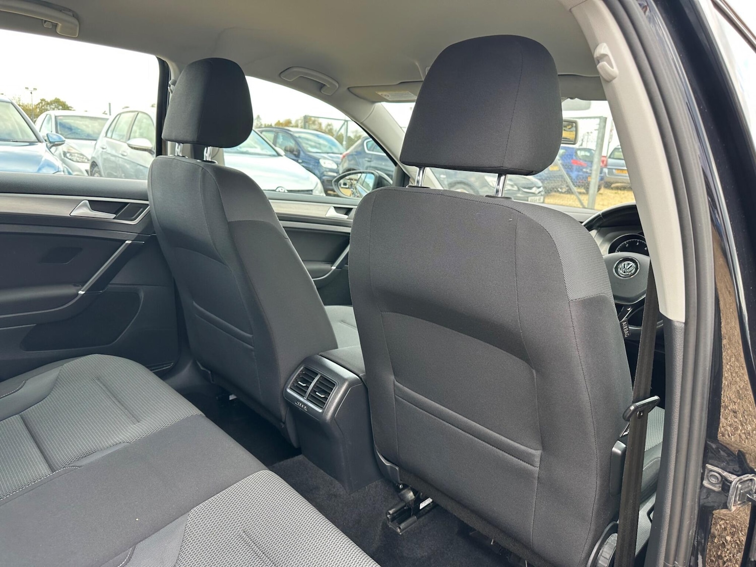 Used Volkswagen Golf 2014 for sale - 76398890: Photo 45