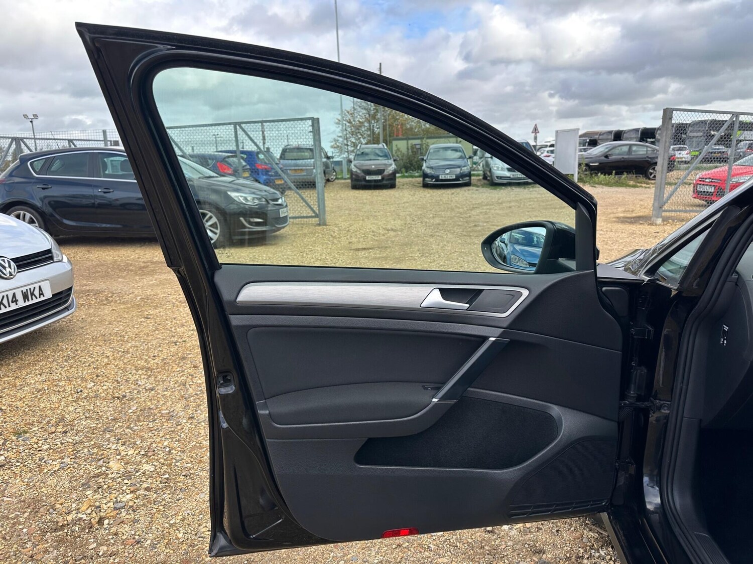 Used Volkswagen Golf 2014 for sale - 76398890: Photo 47