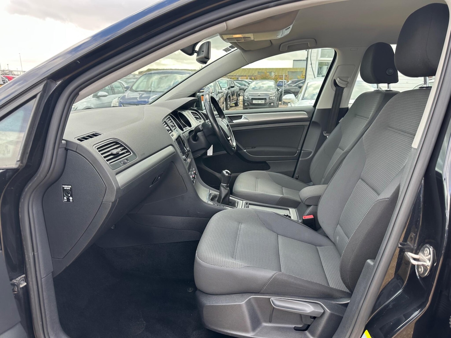 Used Volkswagen Golf 2014 for sale - 76398890: Photo 48