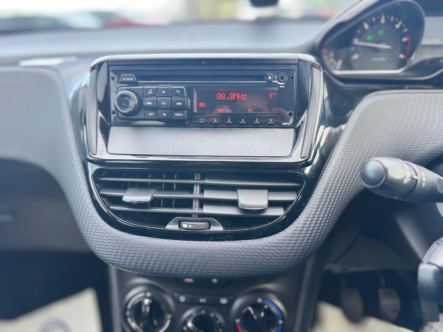 Used Peugeot 2008 2014 for sale - 77462122: Photo 8