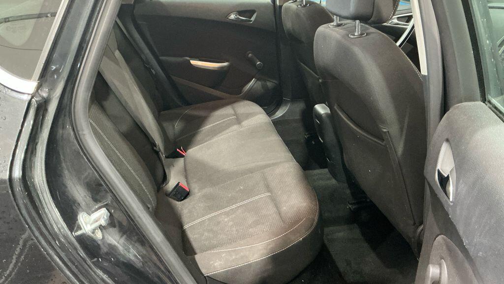 Used Vauxhall Astra 2011 for sale - 77538349: Photo 9