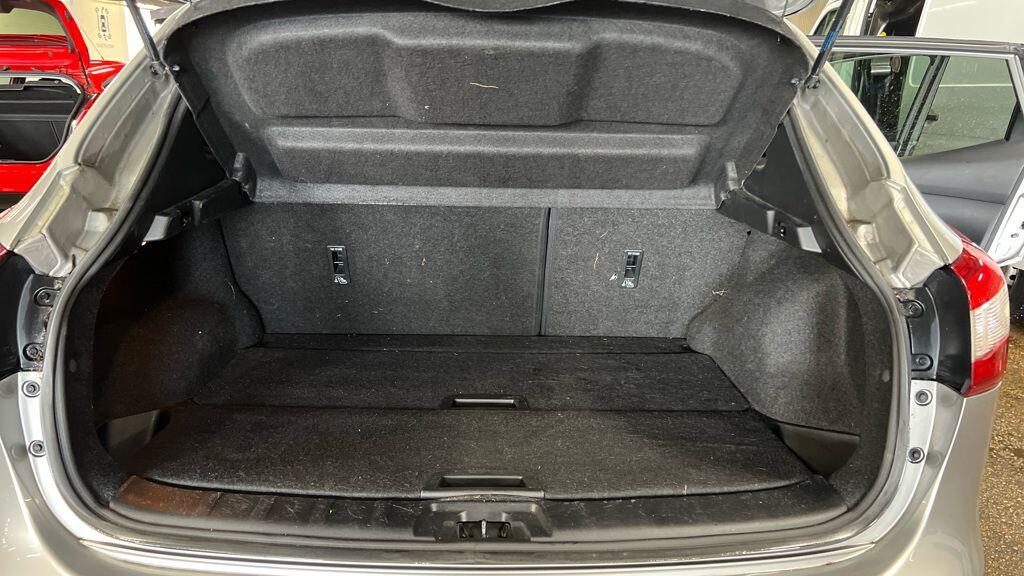 Used Nissan Qashqai 2015 for sale - 77633119: Photo 8