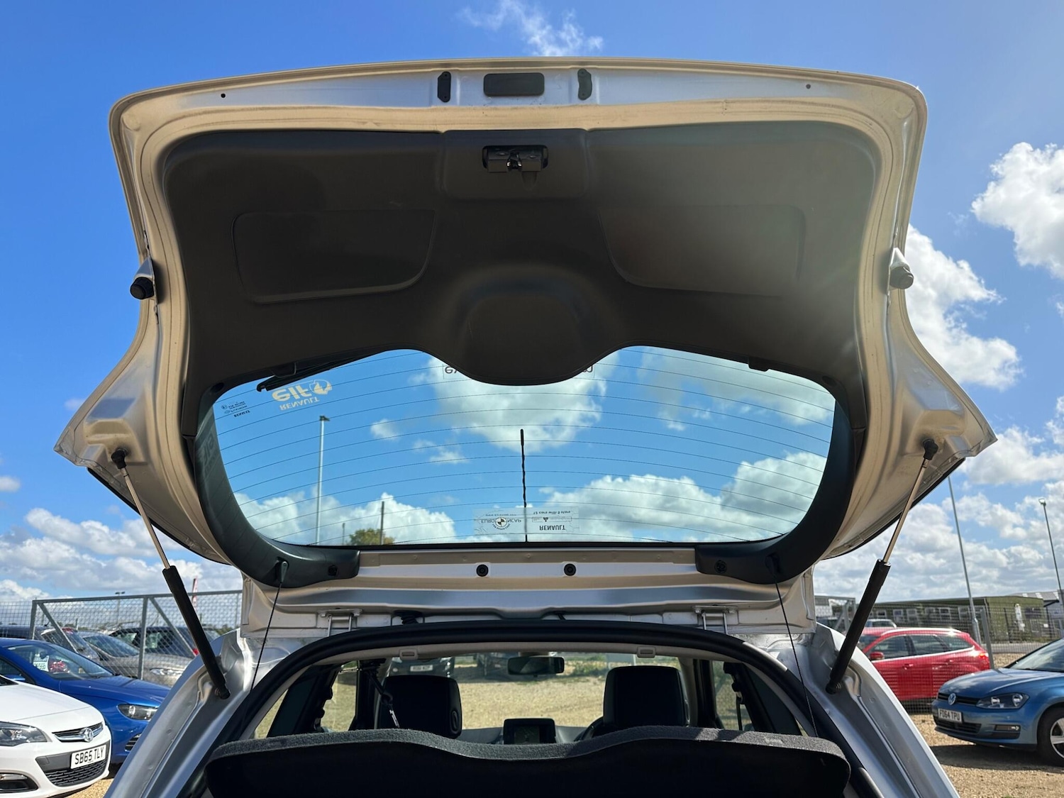 Used Renault Clio 2012 for sale - 76158877: Photo 17