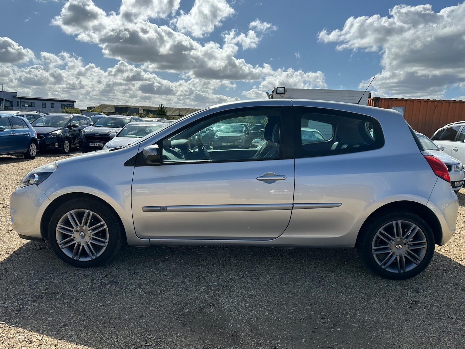 Used Renault Clio 2012 for sale - 76158877: Photo 18