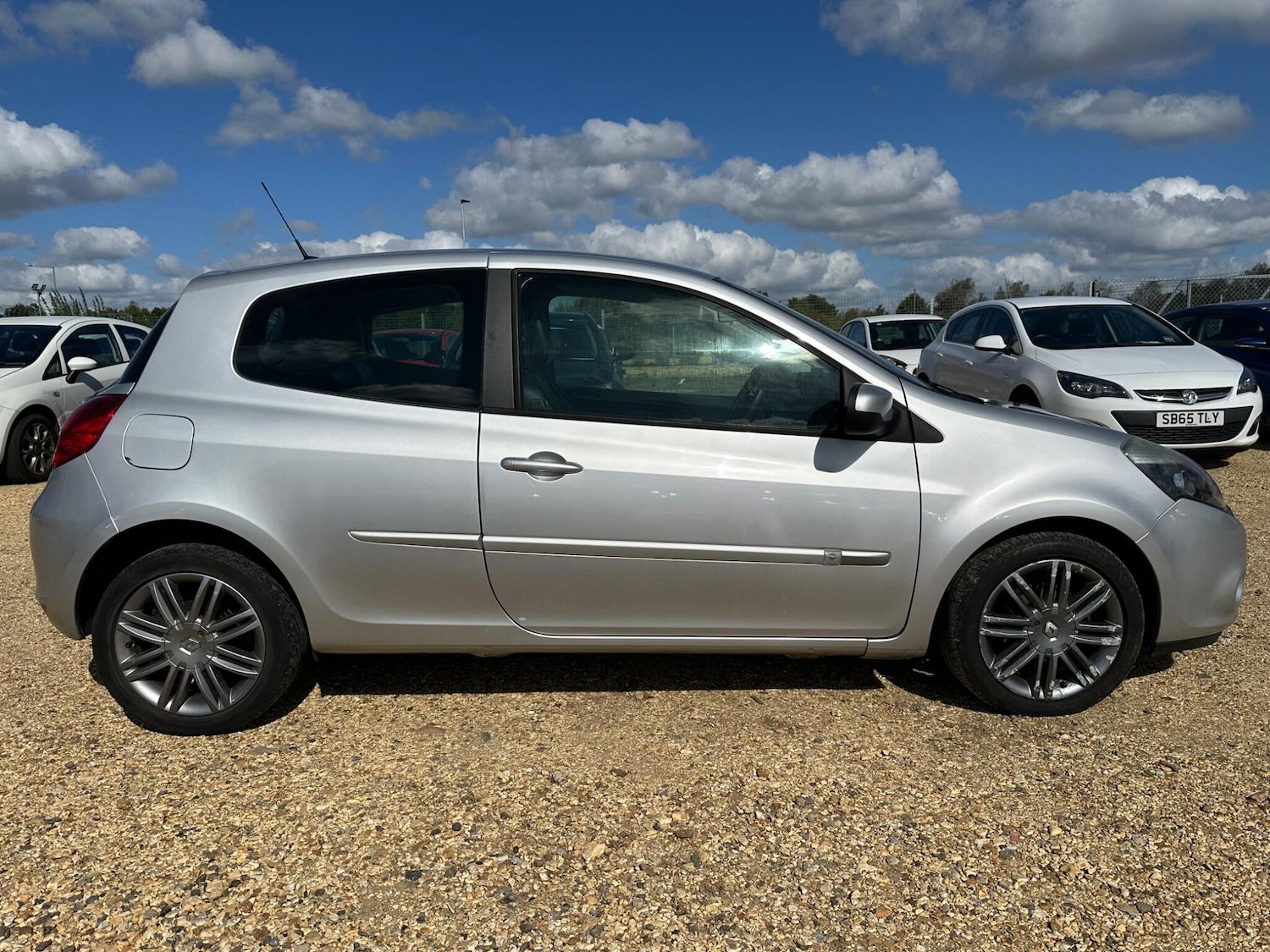 Used Renault Clio 2012 for sale - 76158877: Photo 19