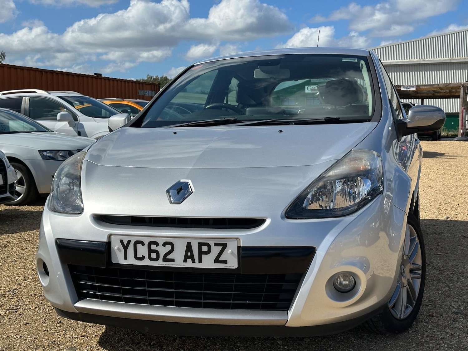 Used Renault Clio 2012 for sale - 76158877: Photo 2